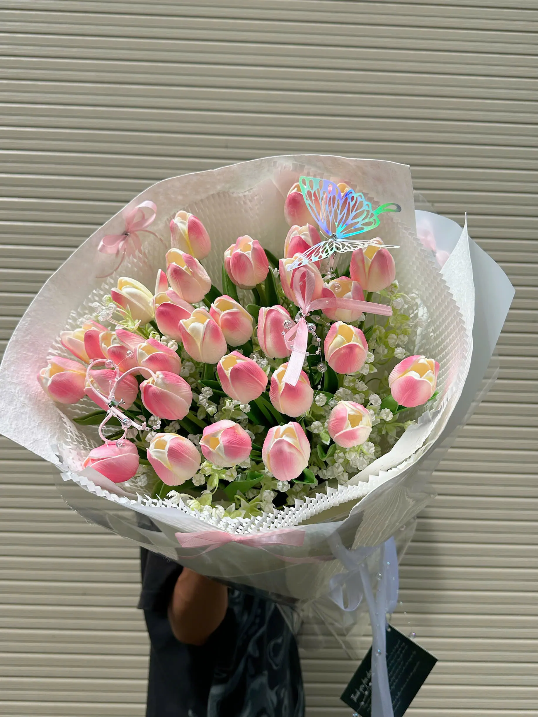 💖 Ngọt ngào và bền đẹp với bó hoa tulip hồng phấn giả! 🌷