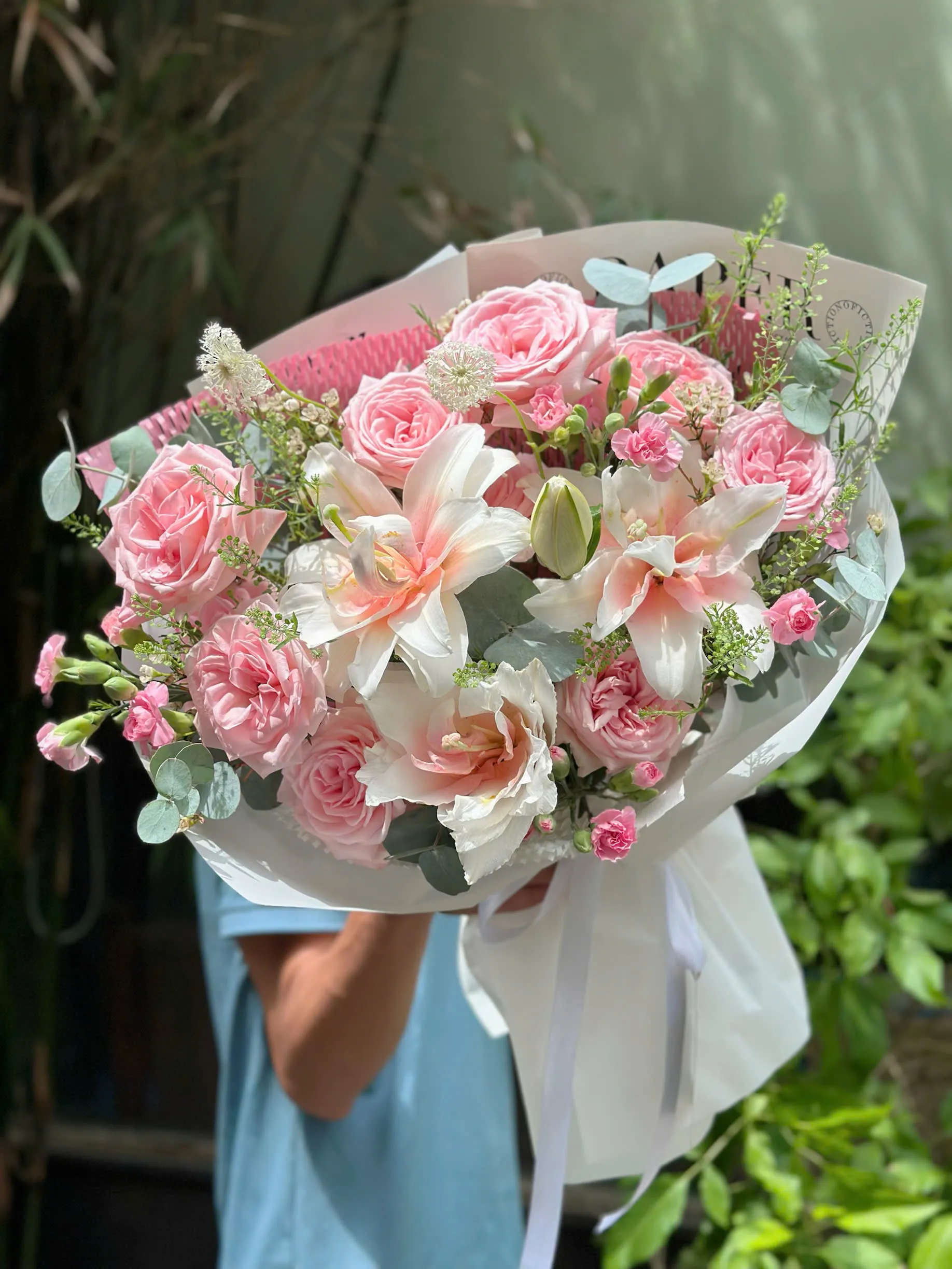 💖 Lãng mạn và tinh tế bó hoa hồng & hoa ly trắng! 🌸