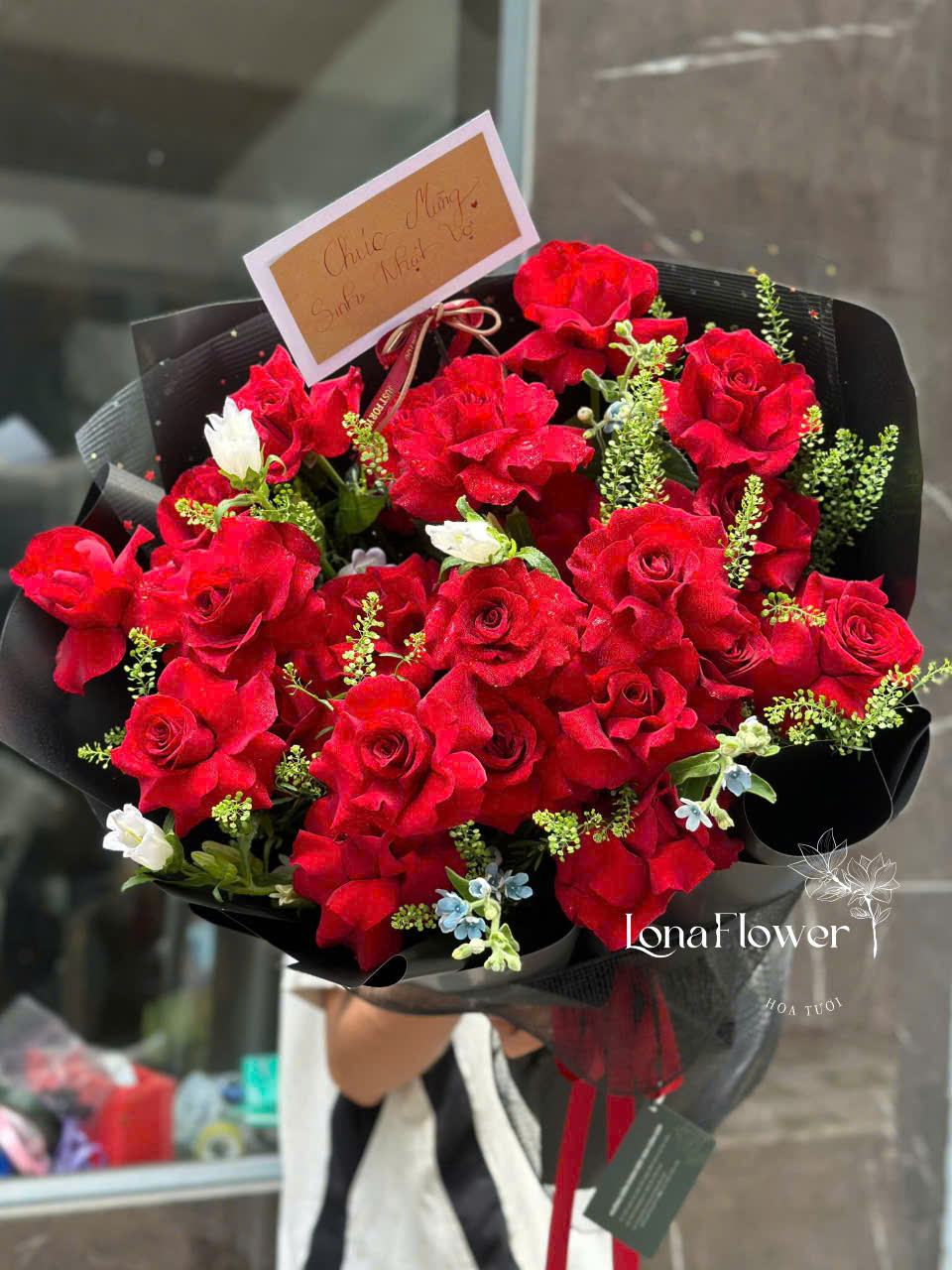 Bó Hoa Hồng Đỏ Lẫn Cánh - Tuyên Ngôn Tình Yêu Nồng Cháy 🌹❤️‍🔥✨