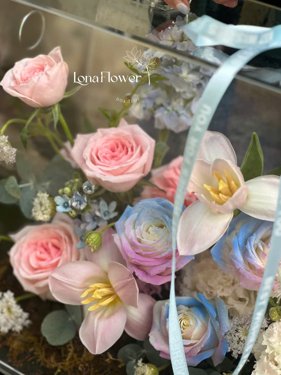 Hộp Hoa Mica Vali Hồng & Tulip Pastel