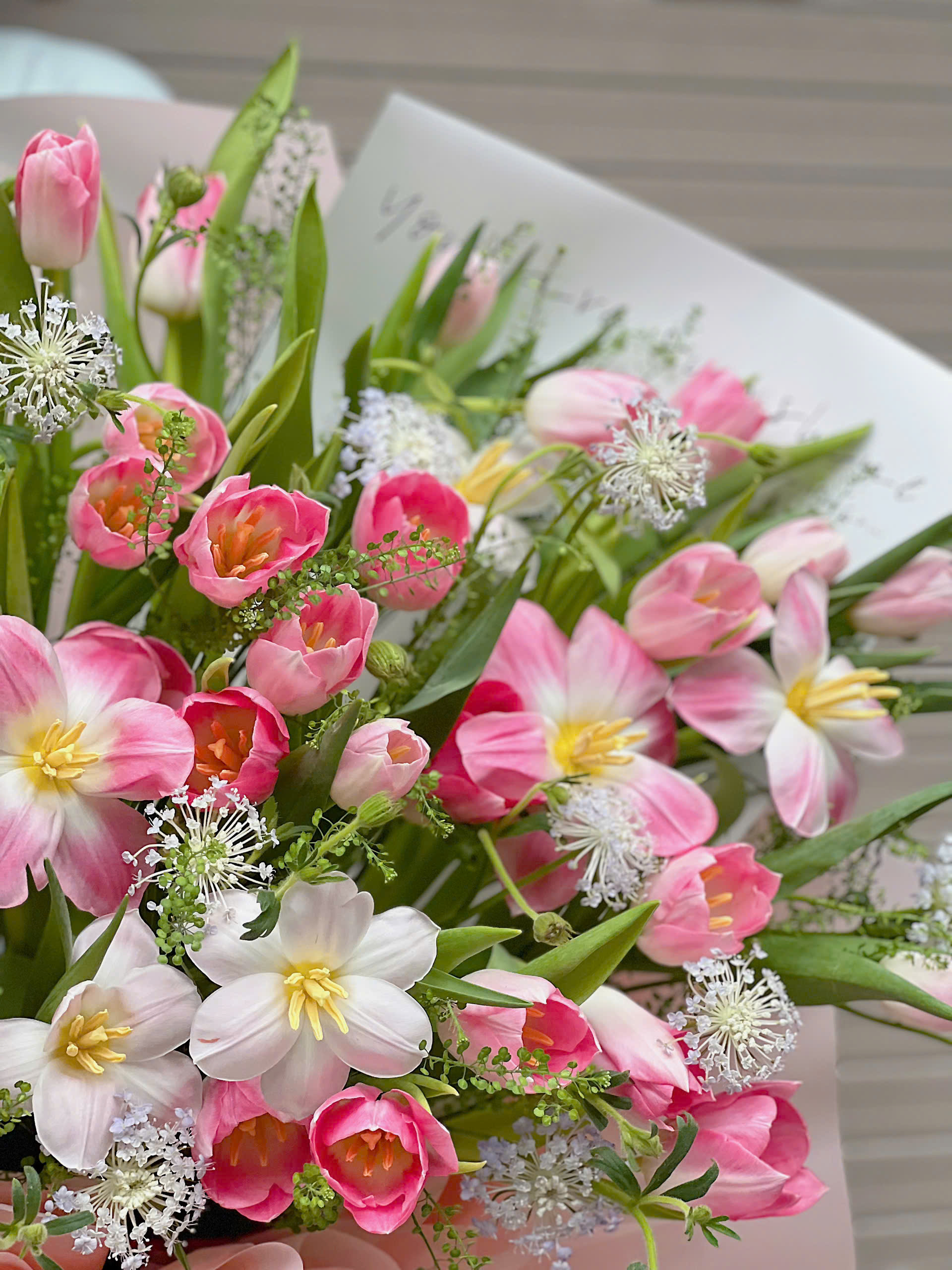 Bó TuLip Lớn Mix Thúy Châu