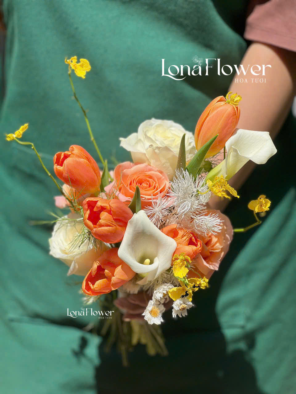  Bó Hoa Cưới Tulip Cam & Rum Trắng