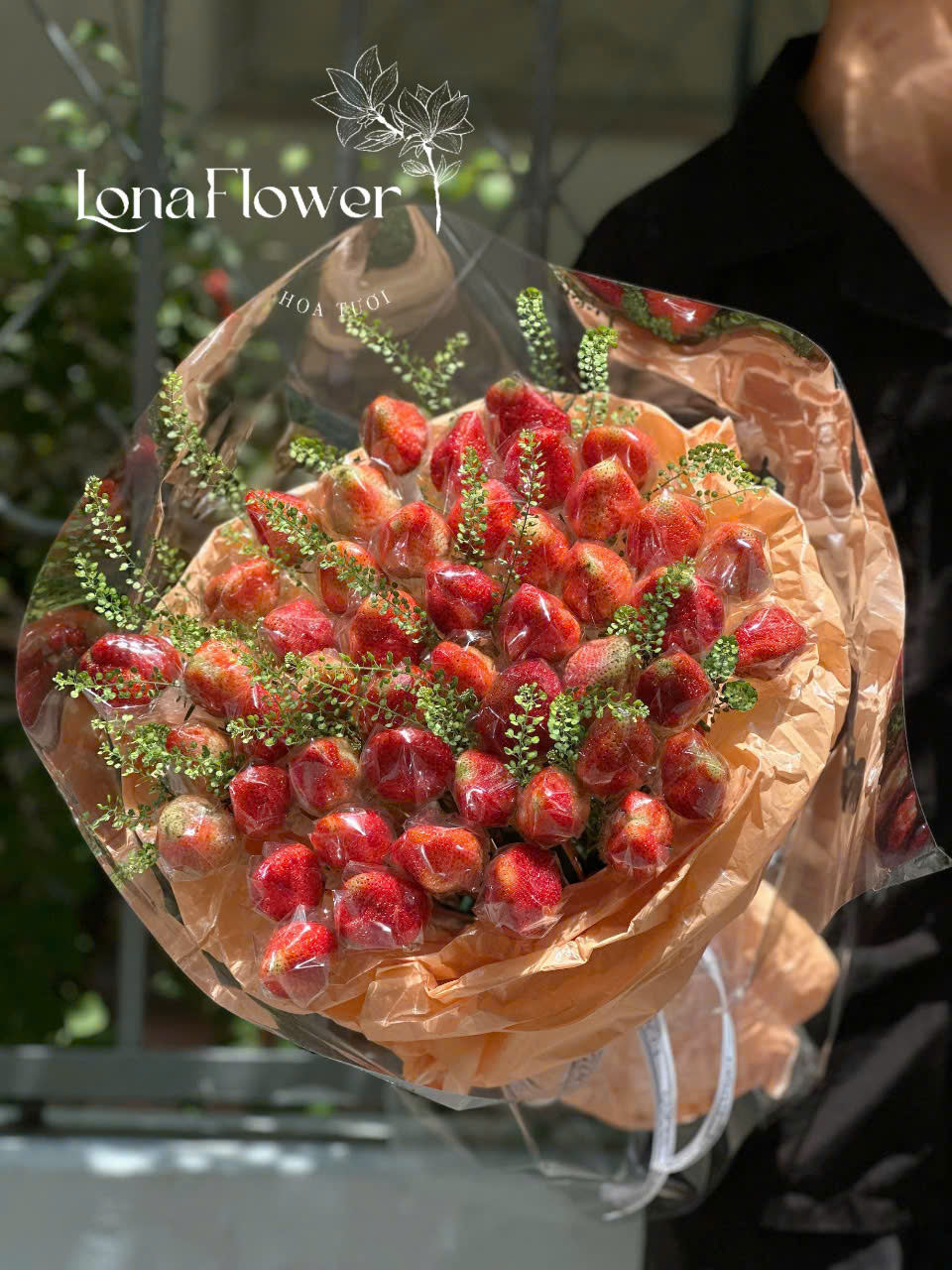 Bó Hoa Dâu Tây "Ngọt Ngào Tình Yêu" 🍓 - Quà Tặng Độc Đáo & Tươi Mát