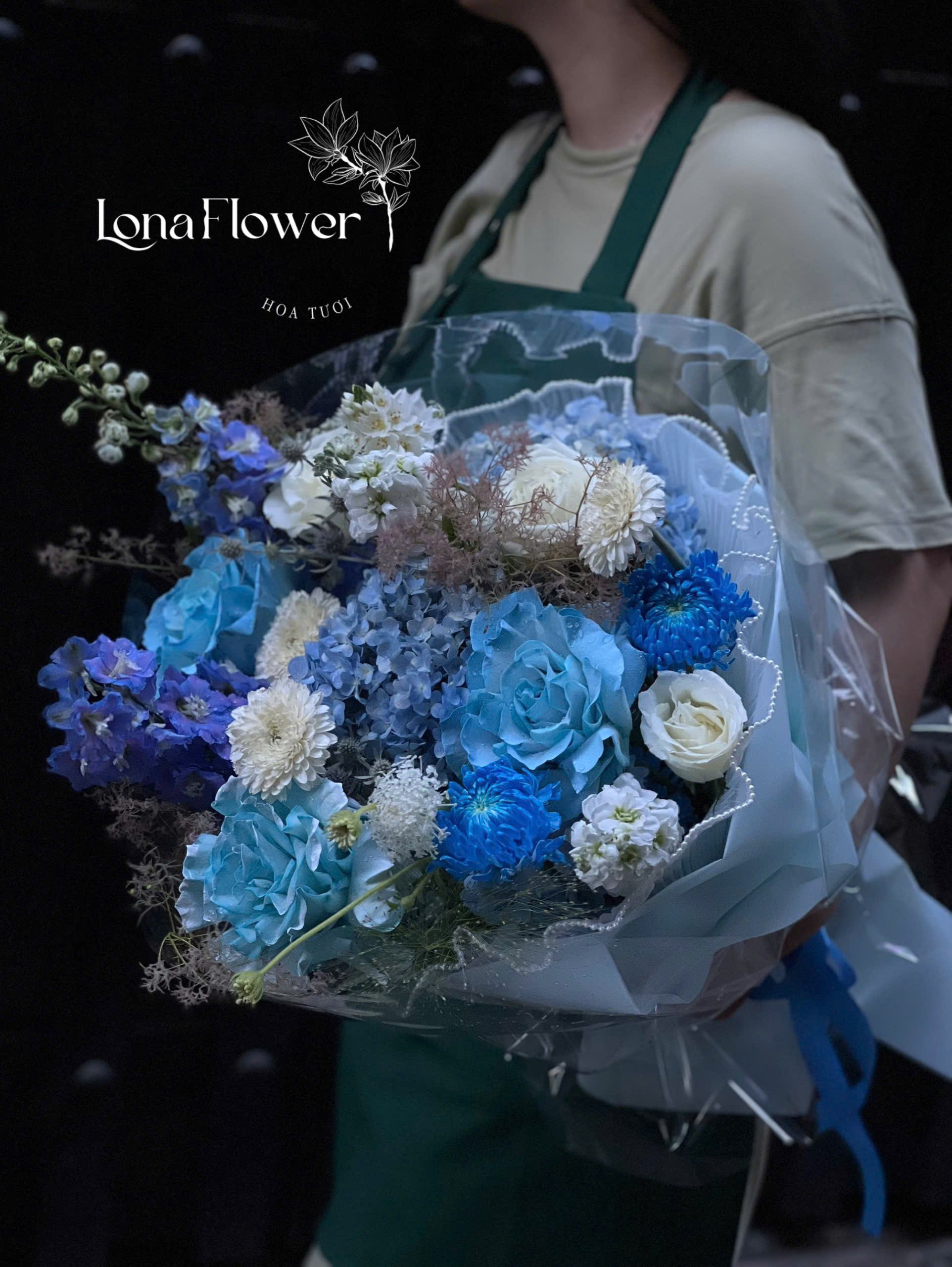 Bó Hoa Thiên Thanh Huyền Bí: Hồng Ecuador, Cẩm Tú Cầu, Cúc Mẫu Đơn, Delphinium 💙🌹✨