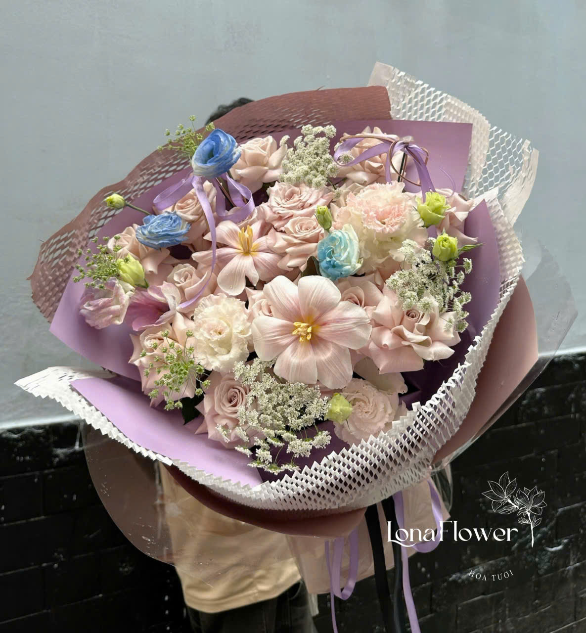 Bó Hồng Manta Mix Tulip Tone Tím Nhạt