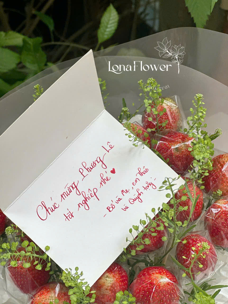 Bó Dâu Tây Ngọt Ngào "Cưng Chiều" Nàng Thơ 🍓✨