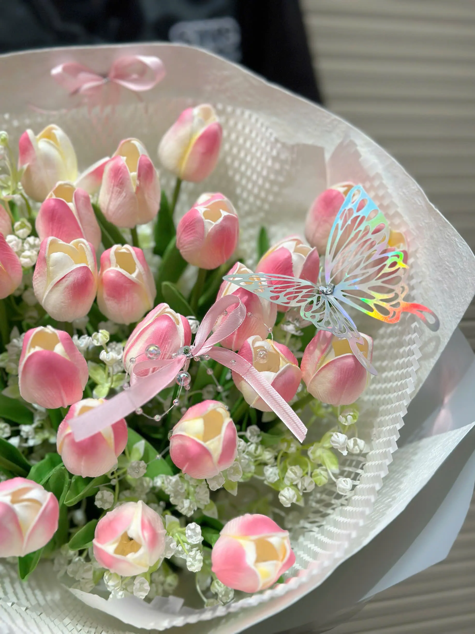 💖 Ngọt ngào và bền đẹp với bó hoa tulip hồng phấn giả! 🌷