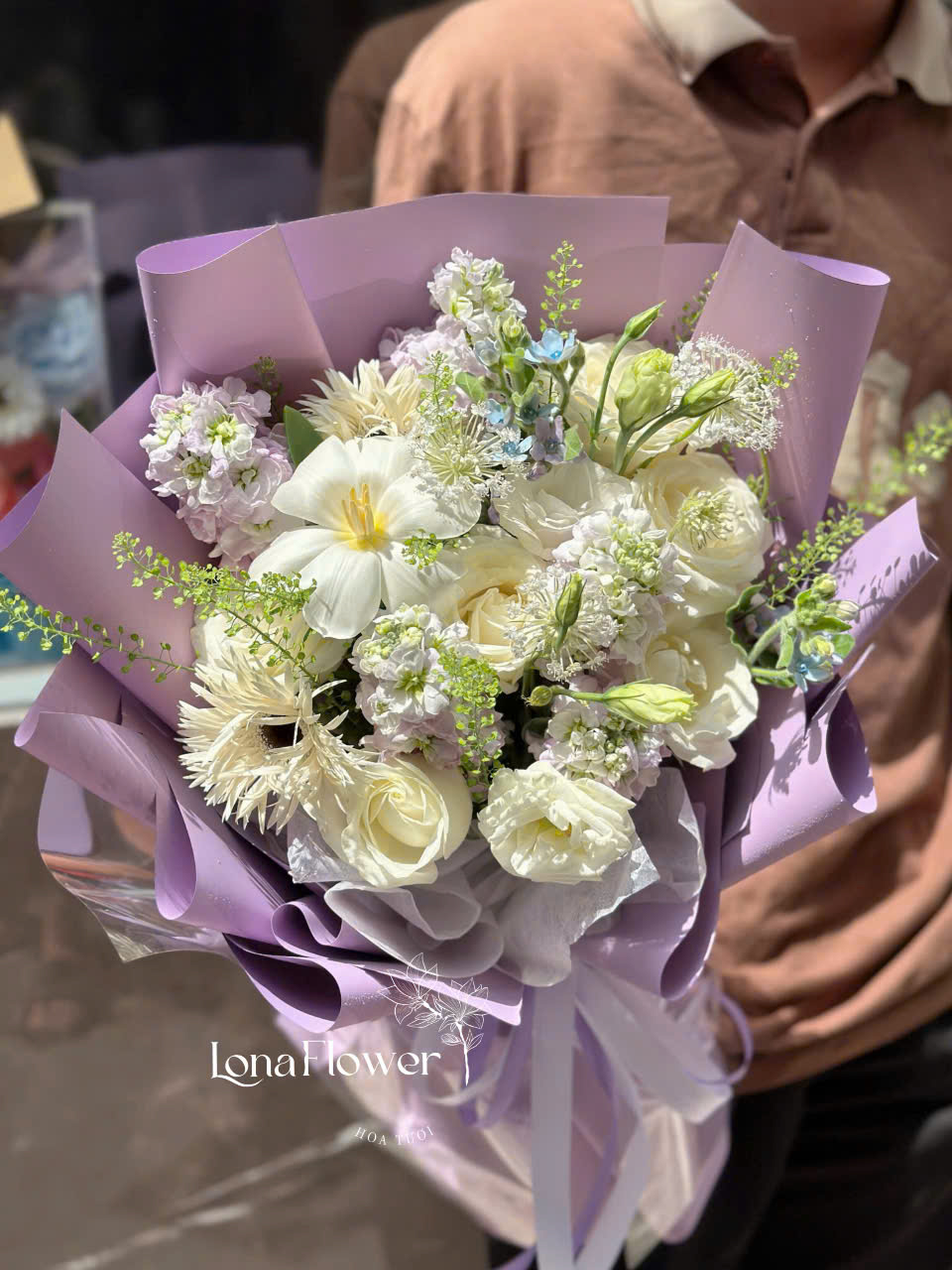 BH-179 Bó Hồng Trắng Mix Tulip & Phi Yến