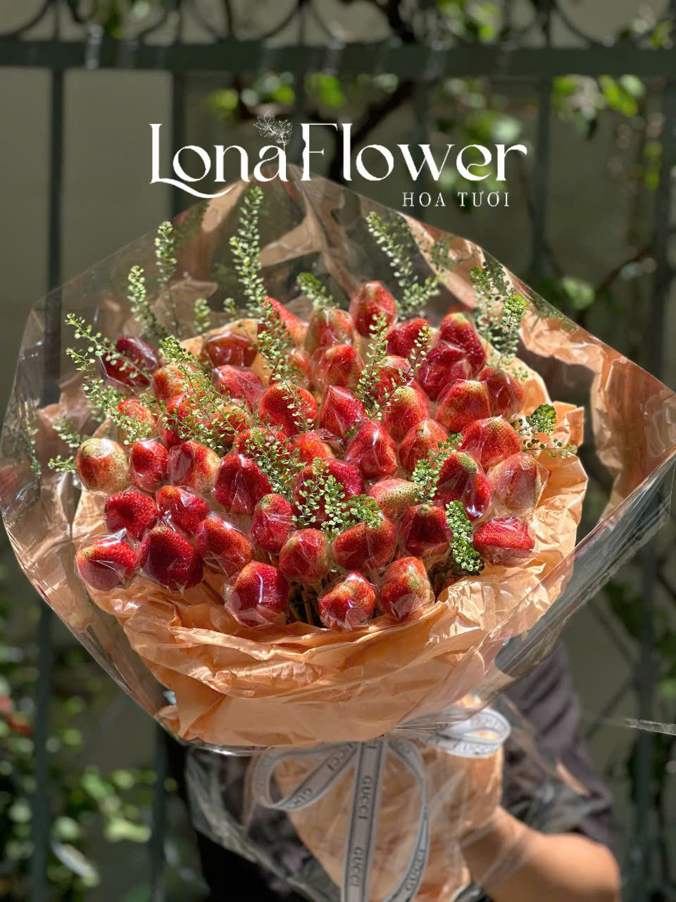 Bó Hoa Dâu Tây "Ngọt Ngào Tình Yêu" 🍓 - Quà Tặng Độc Đáo & Tươi Mát
