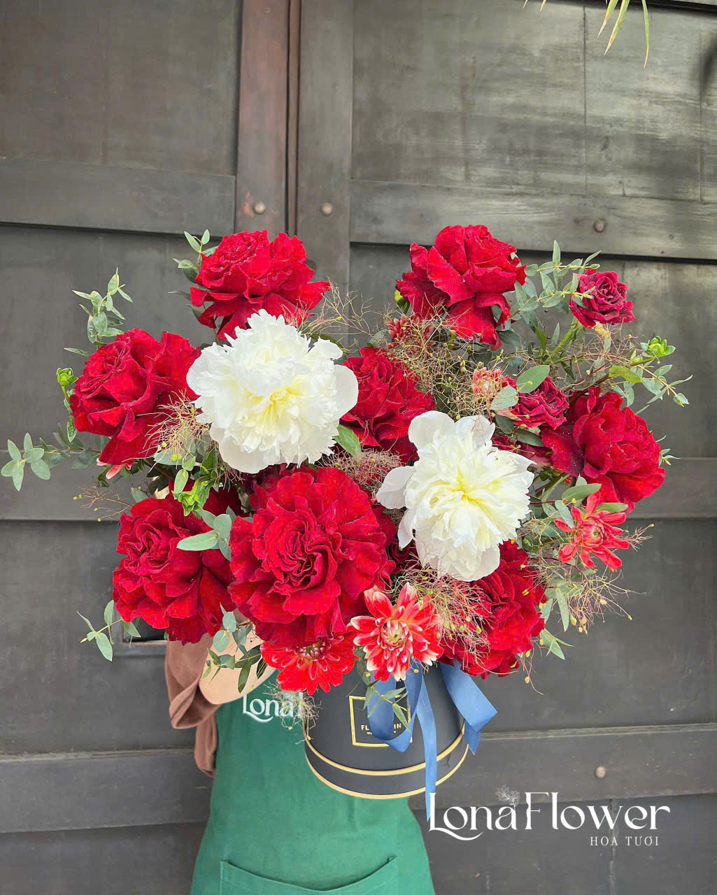 Hộp Hoa Peony Trắng & Hồng Ecuador Đỏ