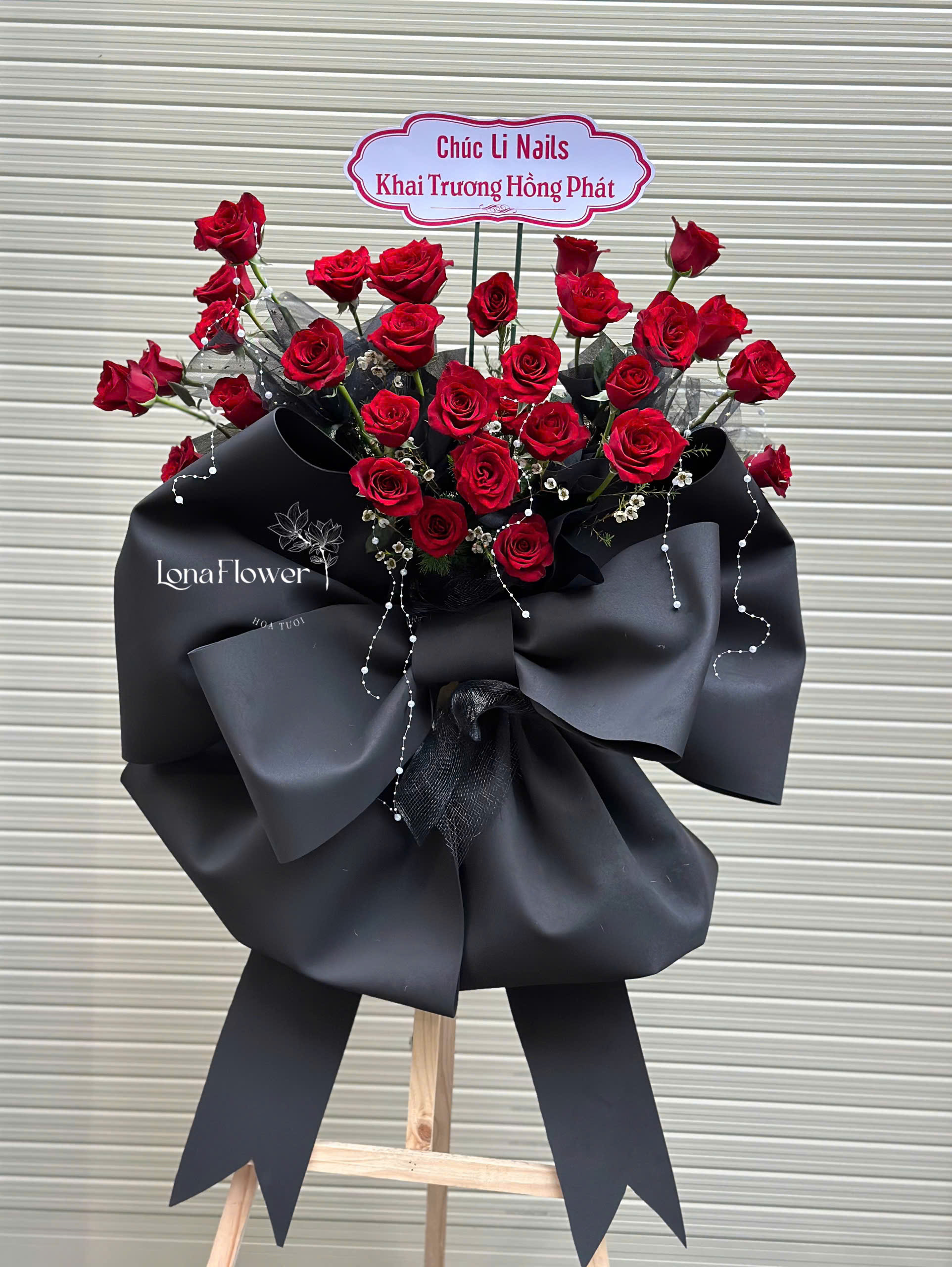 Kệ khai trương tone đỏ đen