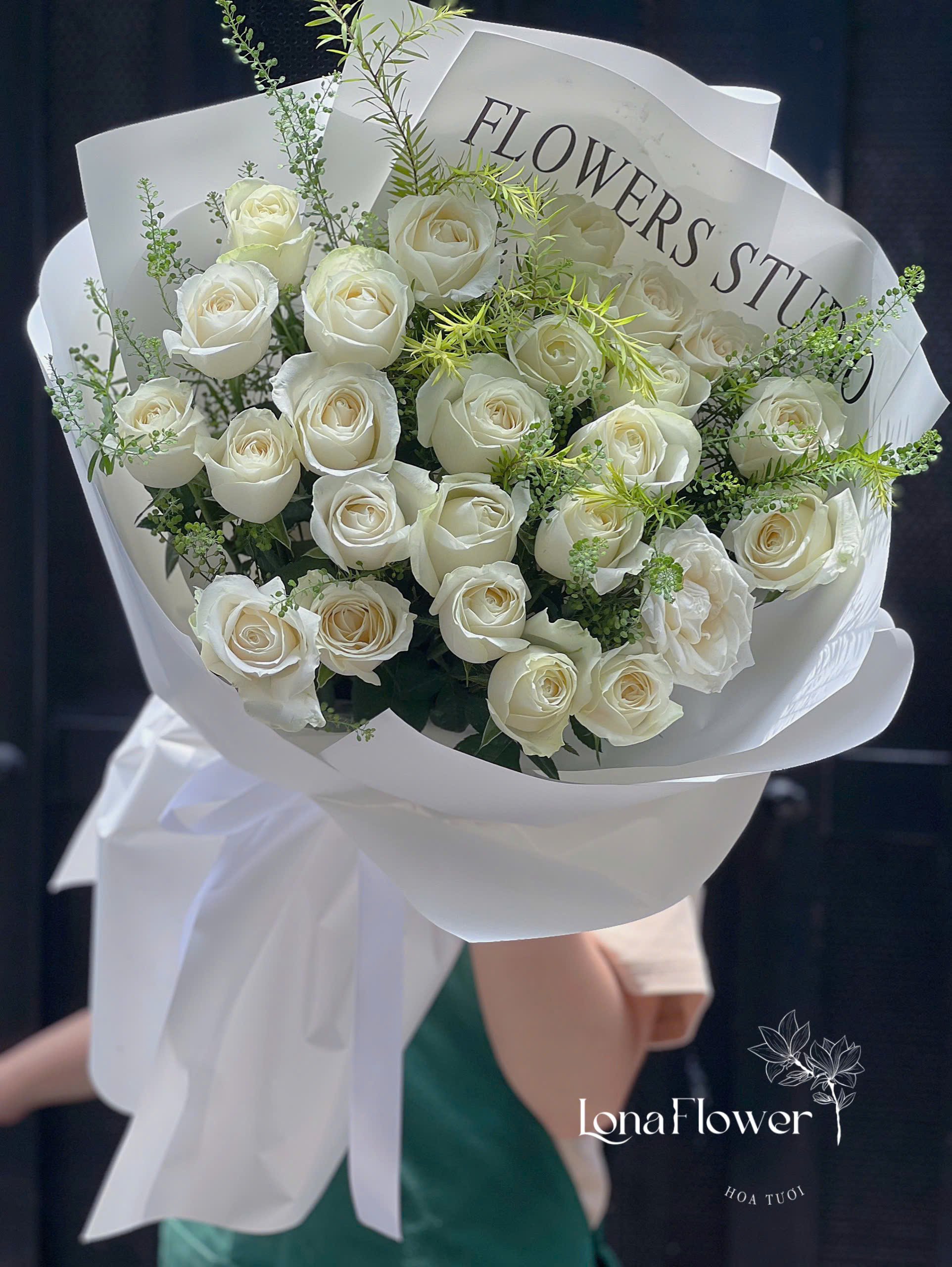 Bó Hoa Hồng Trắng Tinh Khôi & Thanh Lịch | Lona Flower