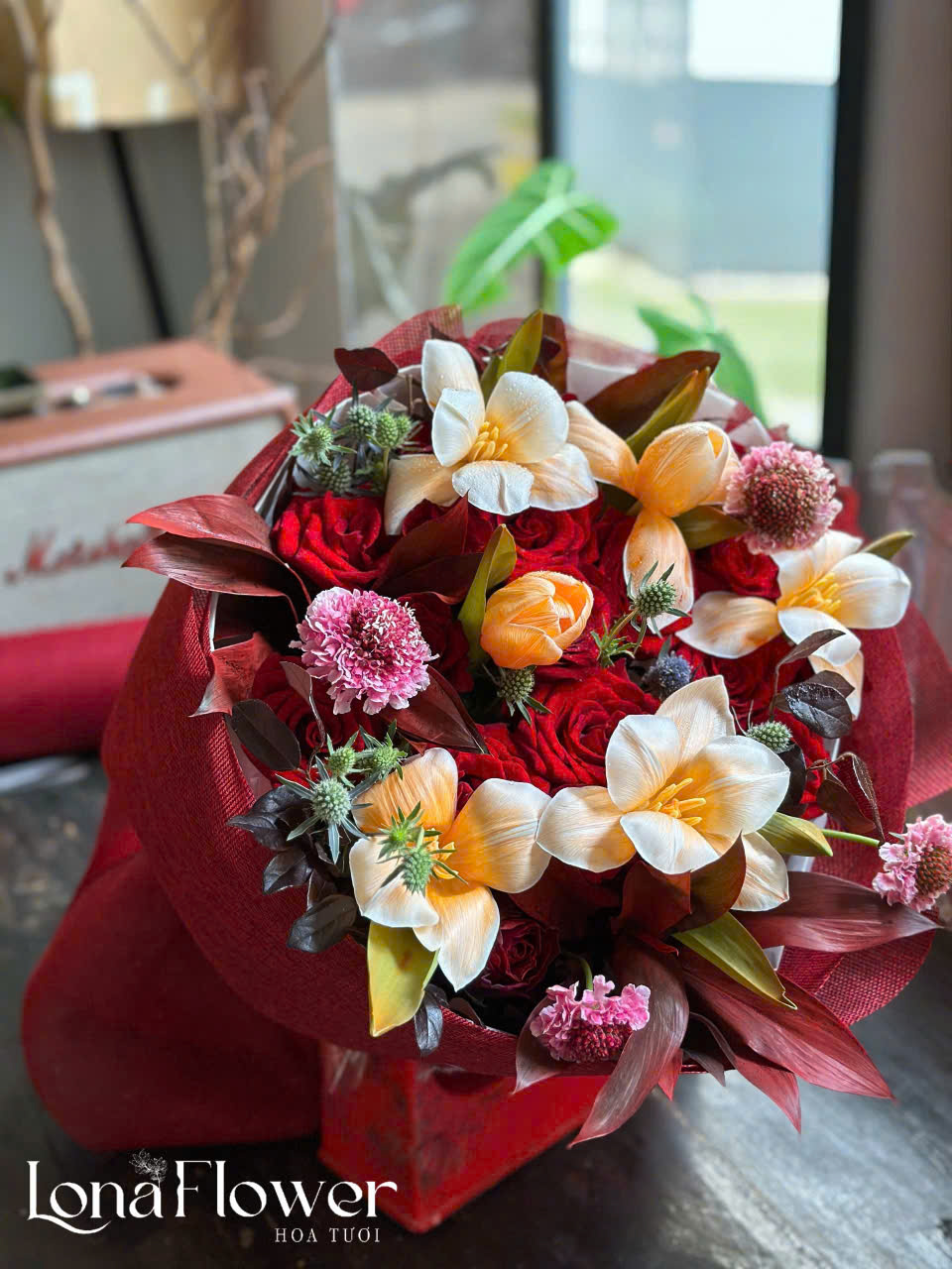 Bó Hoa "Ấn Tượng Nồng Nàn" 🔥 - Tulip Quyến Rũ & Hồng Đỏ Say Đắm