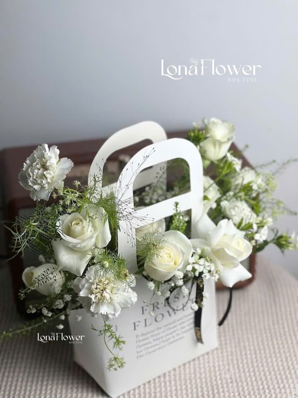 Giỏ Hoa Hồng Trắng & Phăng Trắng
