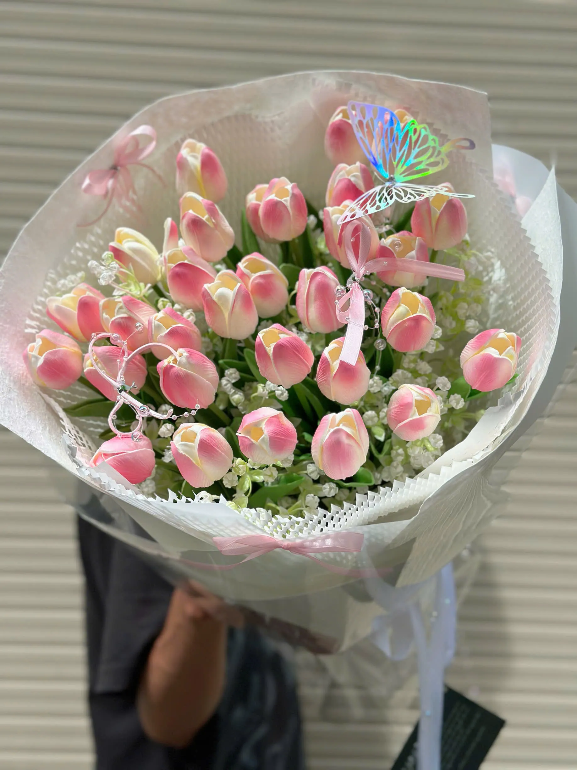 💖 Ngọt ngào và bền đẹp với bó hoa tulip hồng phấn giả! 🌷