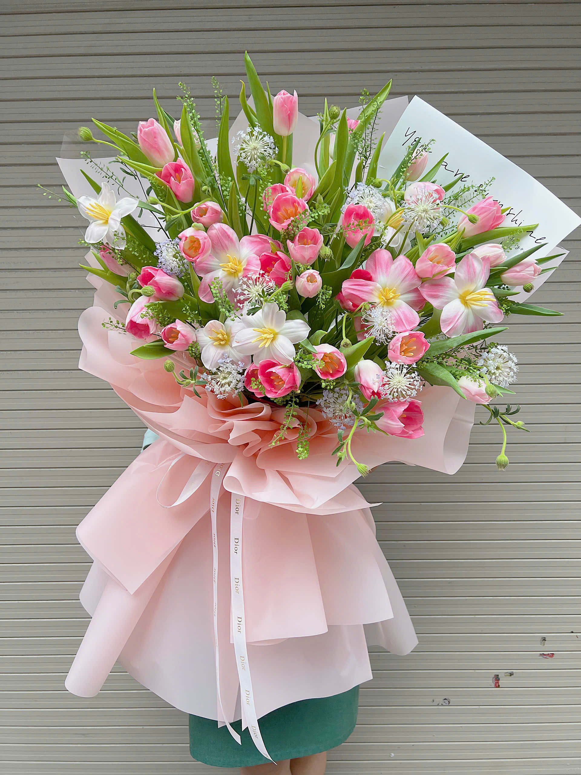 Bó TuLip Lớn Mix Thúy Châu