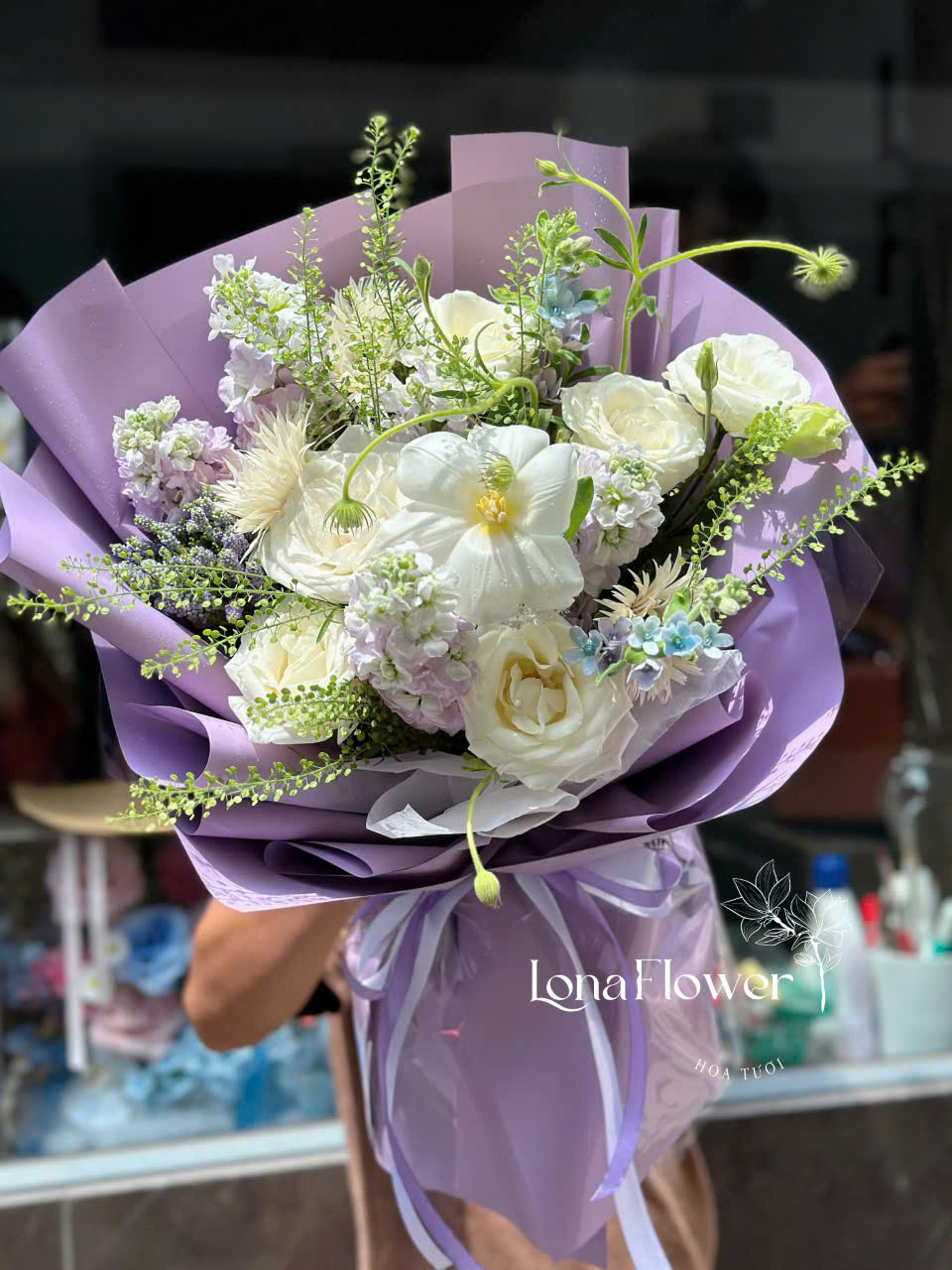 BH-179 Bó Hồng Trắng Mix Tulip & Phi Yến