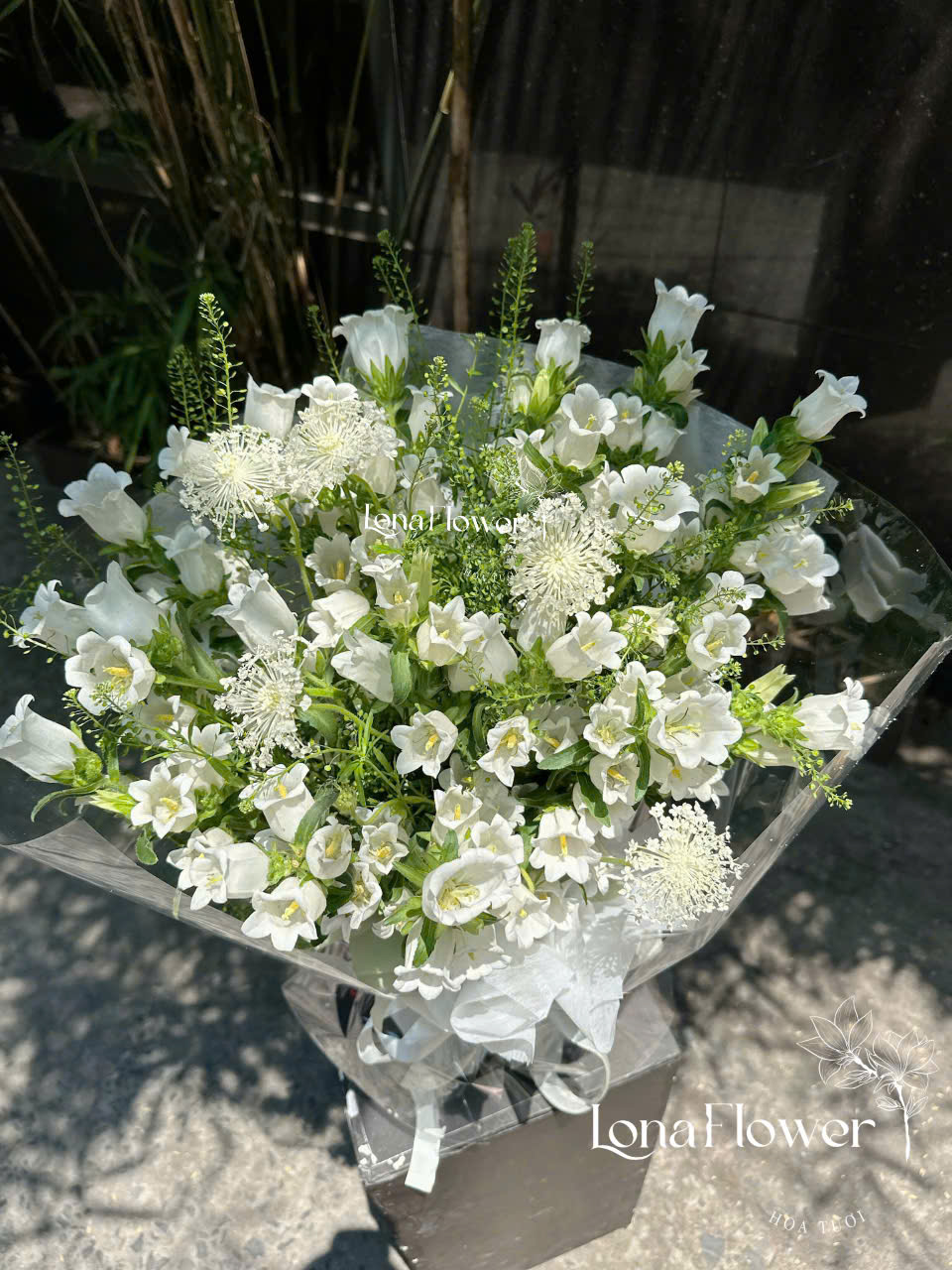 Bó Hoa Chuông Tone Trắng