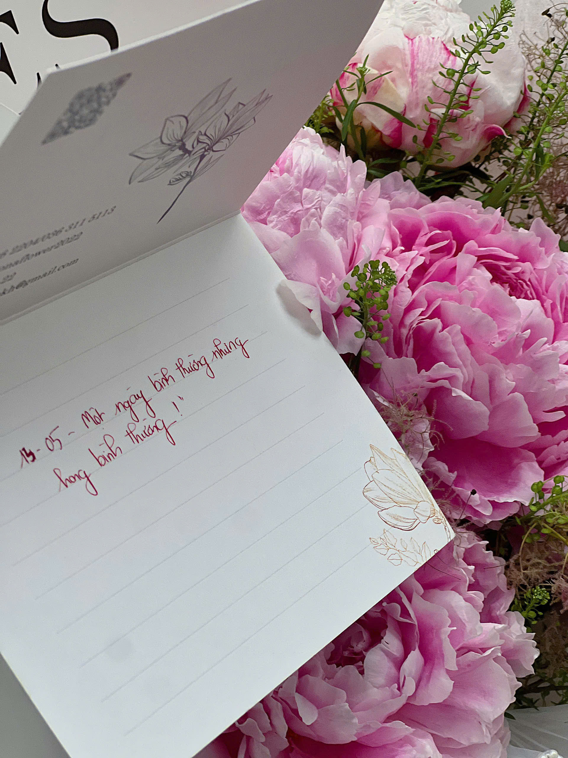 Bó Peony Mix Cỏ Đồng Tiền