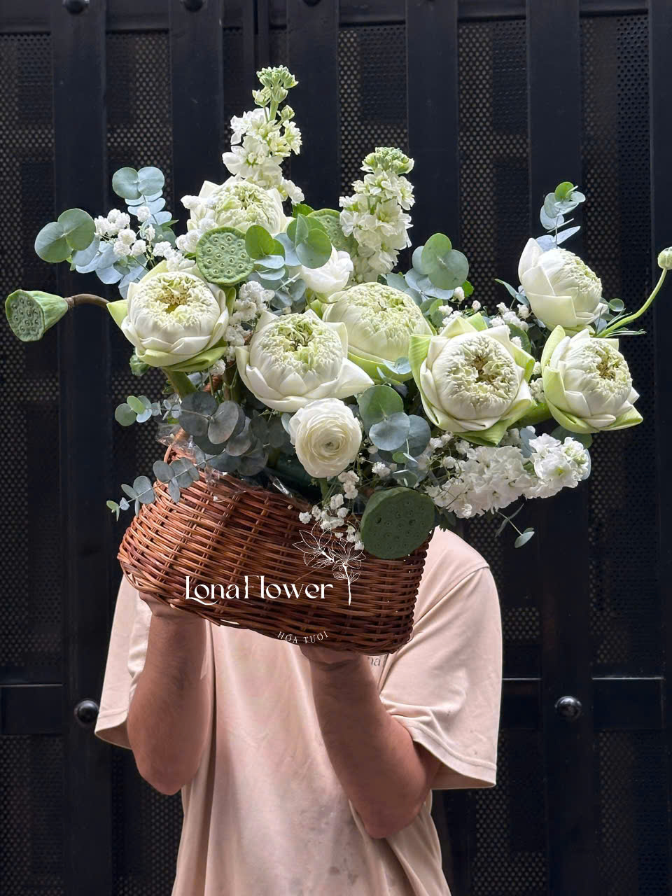 Giỏ Hoa Sen Trắng Tinh Khôi Mix Phi Yến & Lá Bạc - Thanh Khiết & An Nhiên 🤍🕊️🌿