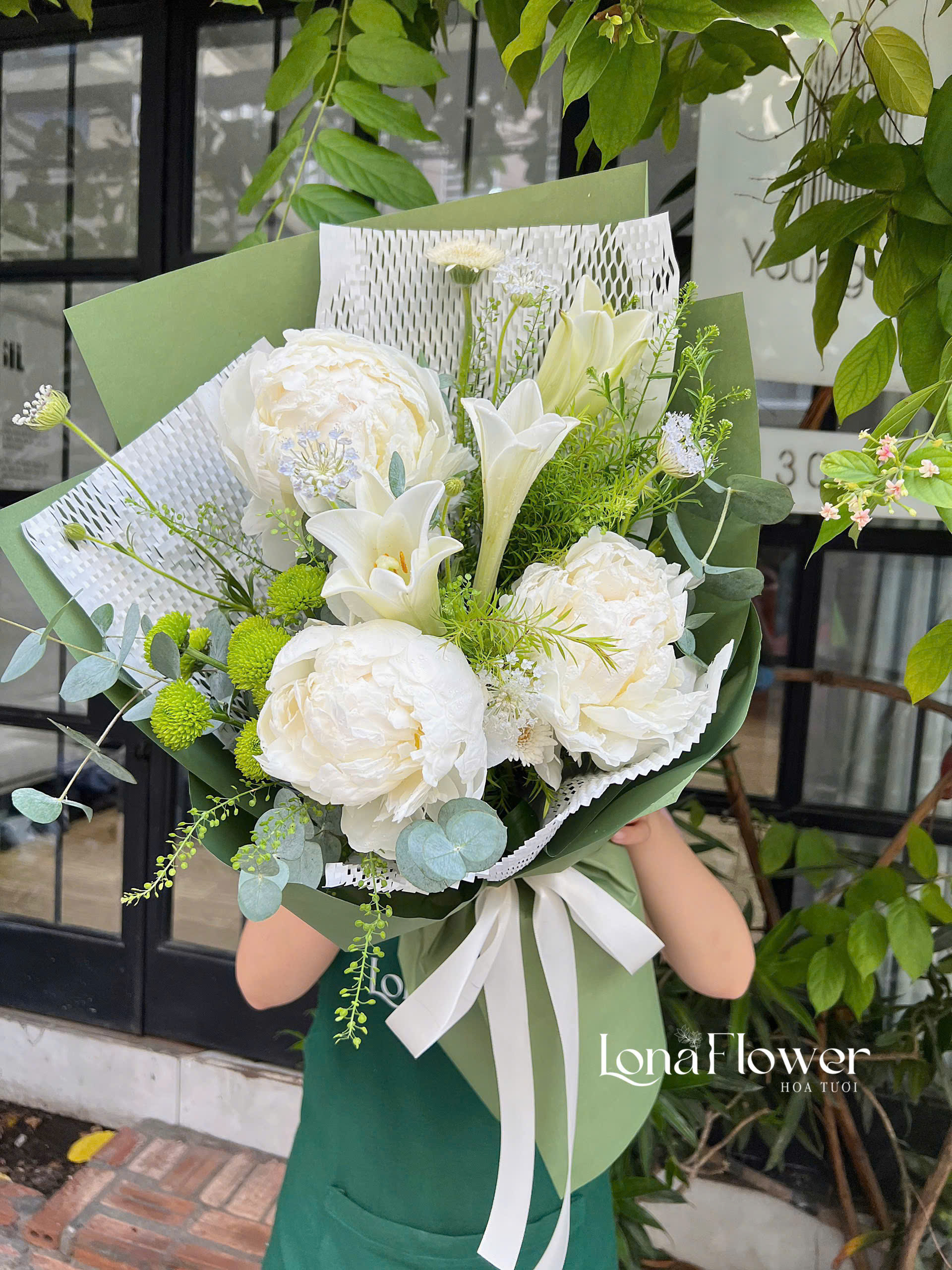 Bó Hoa Peony Mix Hoa Loa Kèn Tone Trắng& Xanh Lá