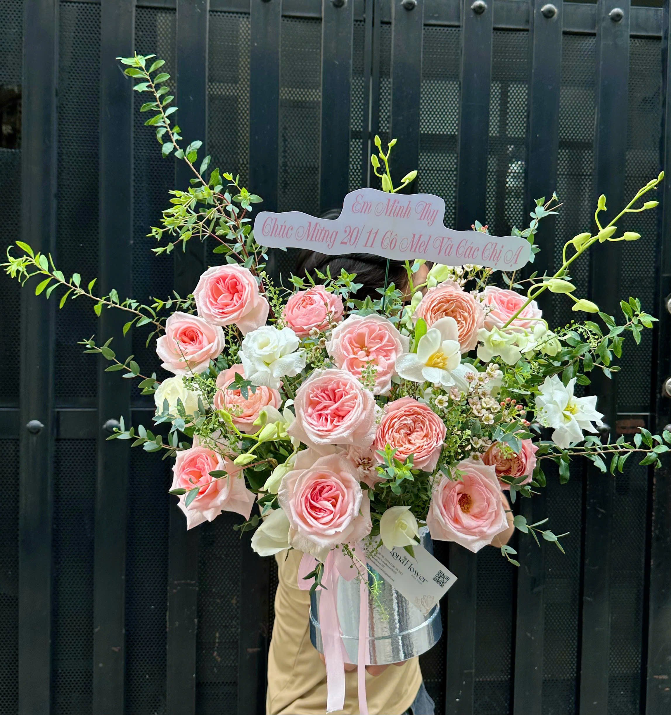 Hộp Hoa Hồng & Tulip Sang Trọng - Sắc Hồng Tinh Khôi 🌹🌷