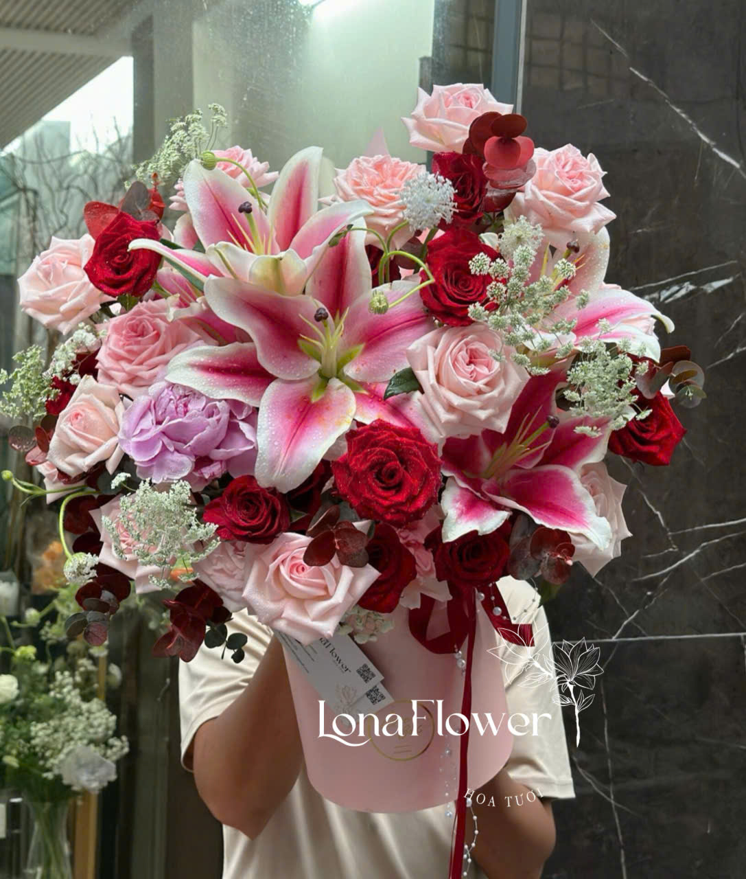 Hộp Hoa Ly và Hồng Đa Sắc - Nét Sang Trọng Tinh Tế 🌸🌹🎁