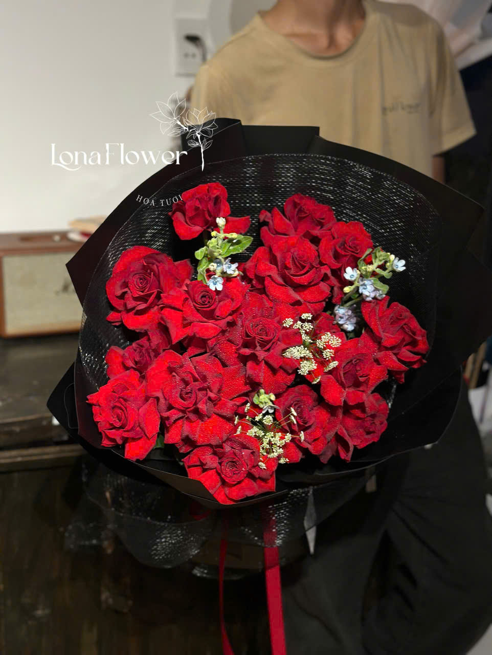 Bó Hoa Hồng Đỏ "Nữ Hoàng Đêm" Lãng Mạn & Quyến Rũ 🌹🌌