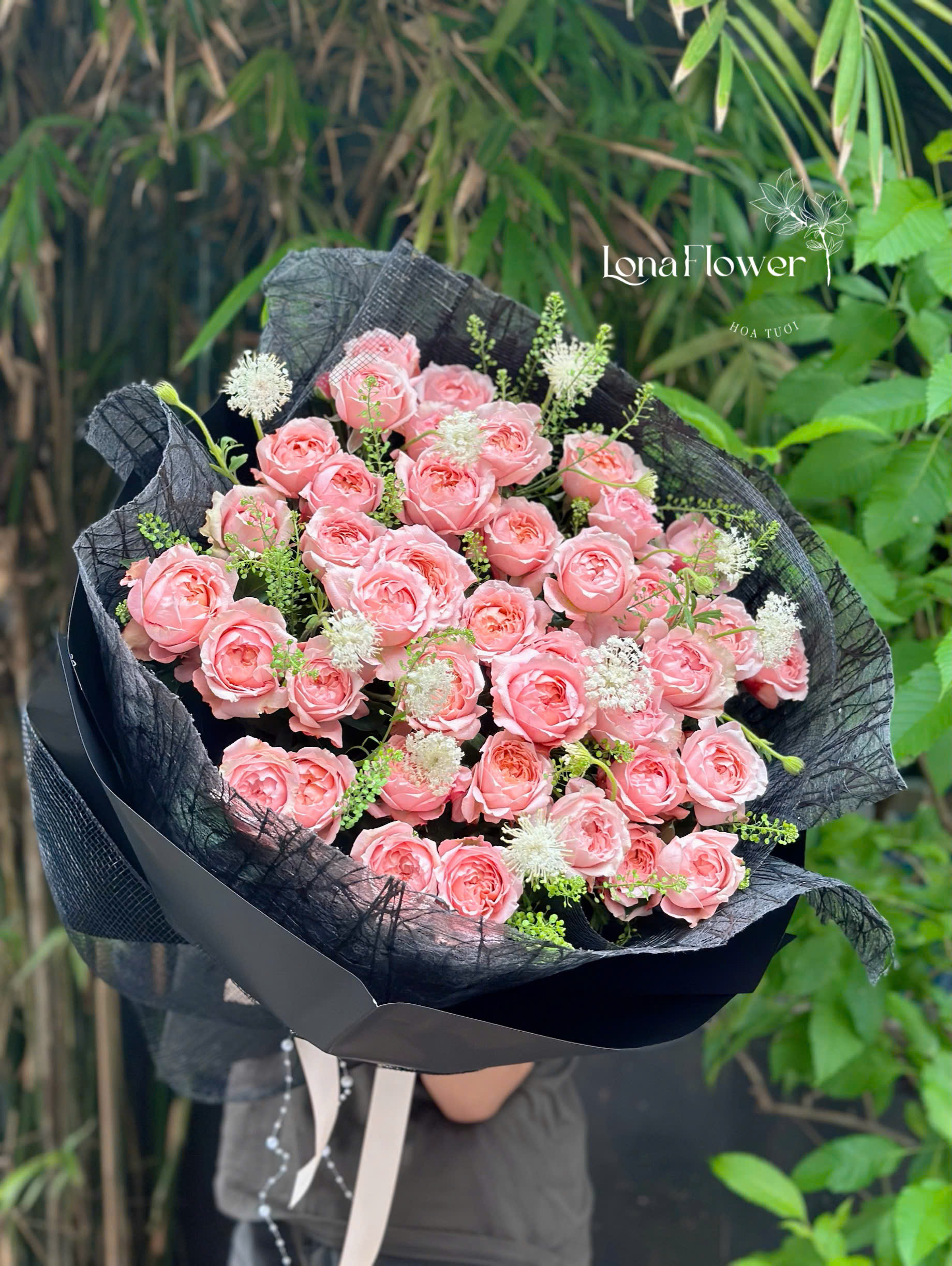 Bó Hoa Hồng Julietta Giấy Đen Sang Trọng