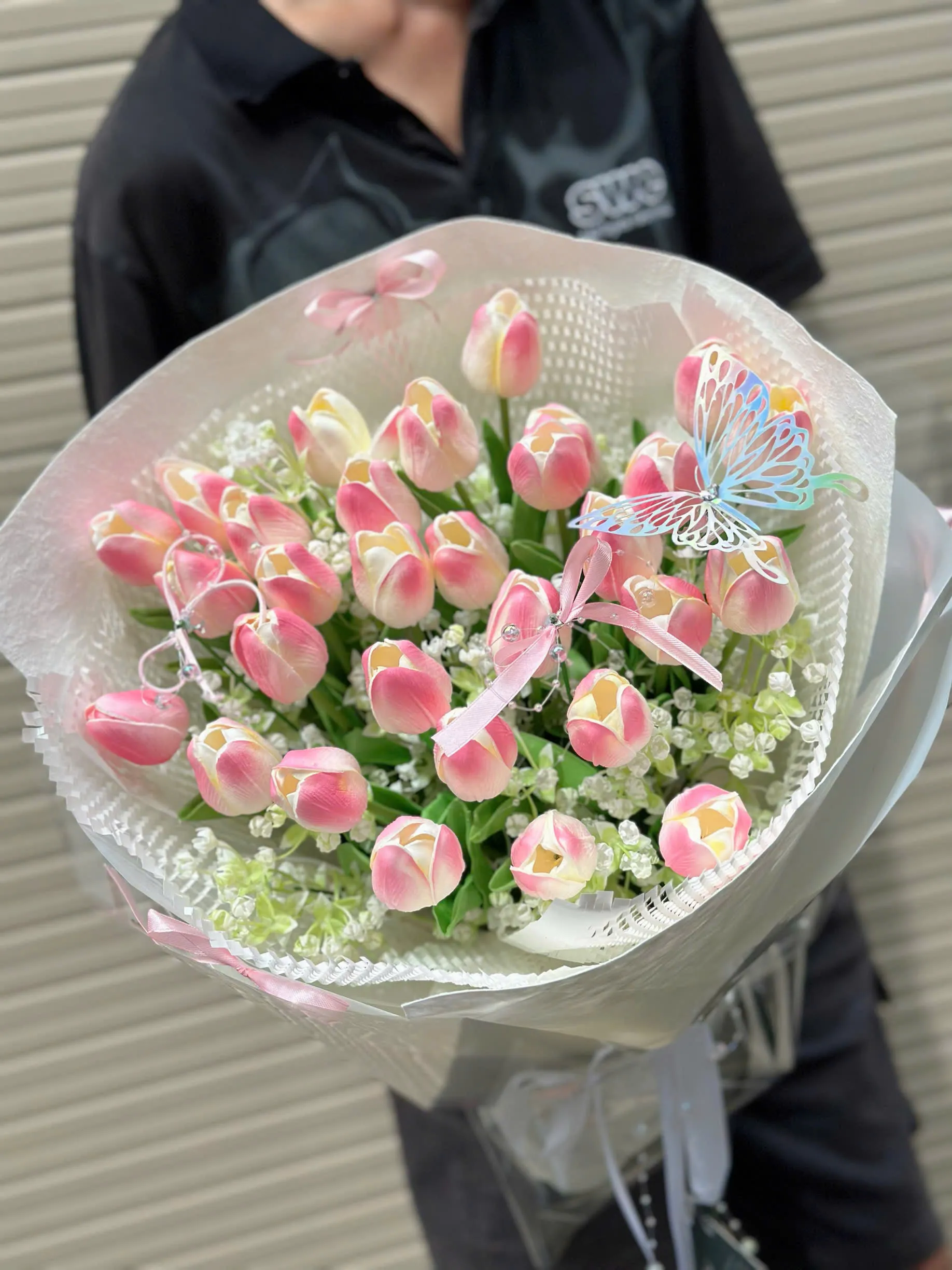 💖 Ngọt ngào và bền đẹp với bó hoa tulip hồng phấn giả! 🌷
